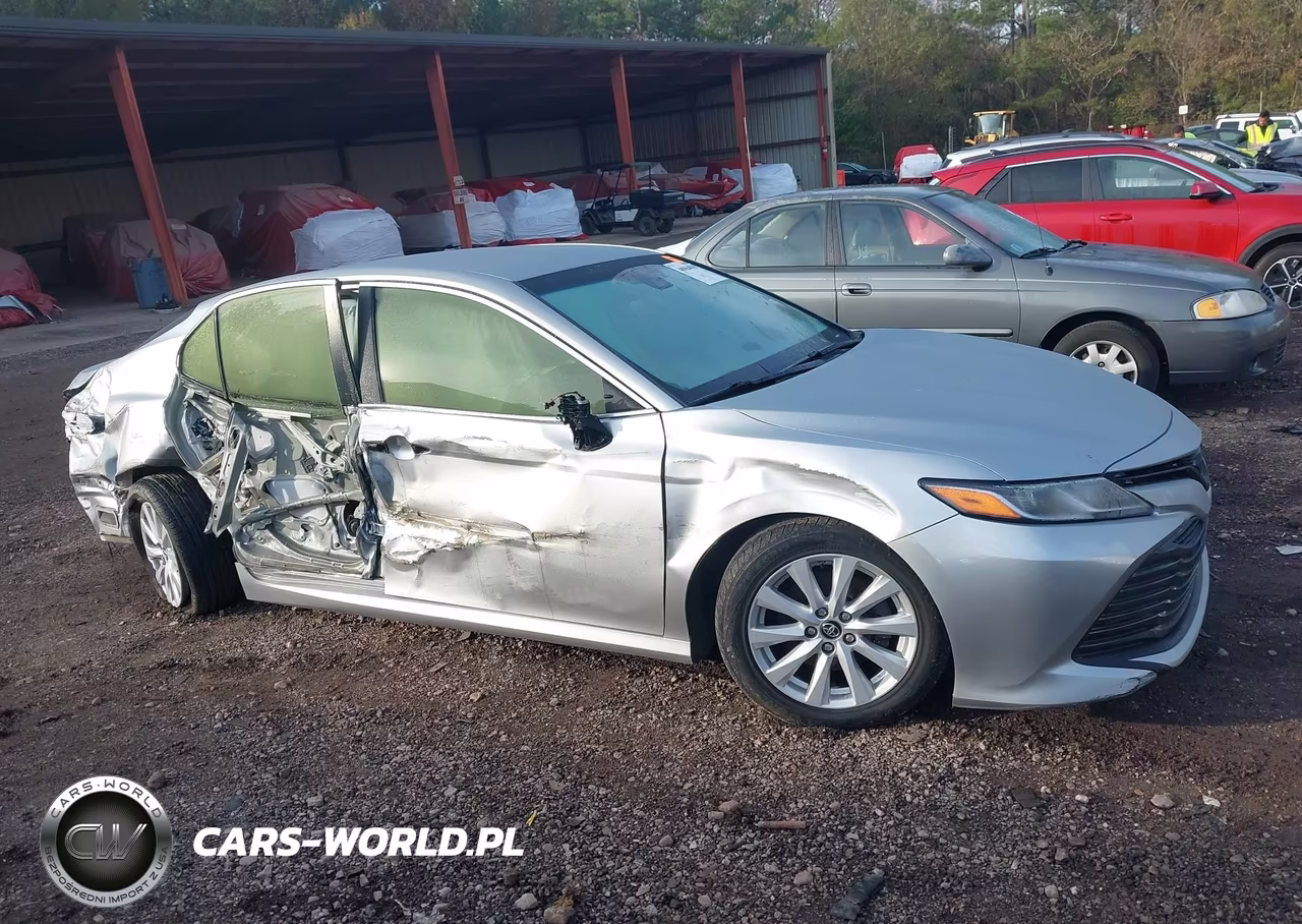 2018 Toyota Camry Le VIN:JTNB11HK7J3030206 - 13