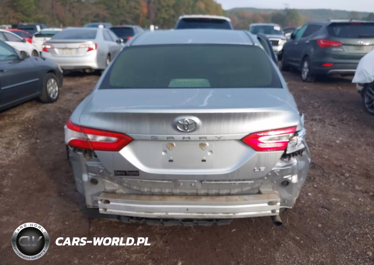 2018 Toyota Camry Le VIN:JTNB11HK7J3030206 - 16