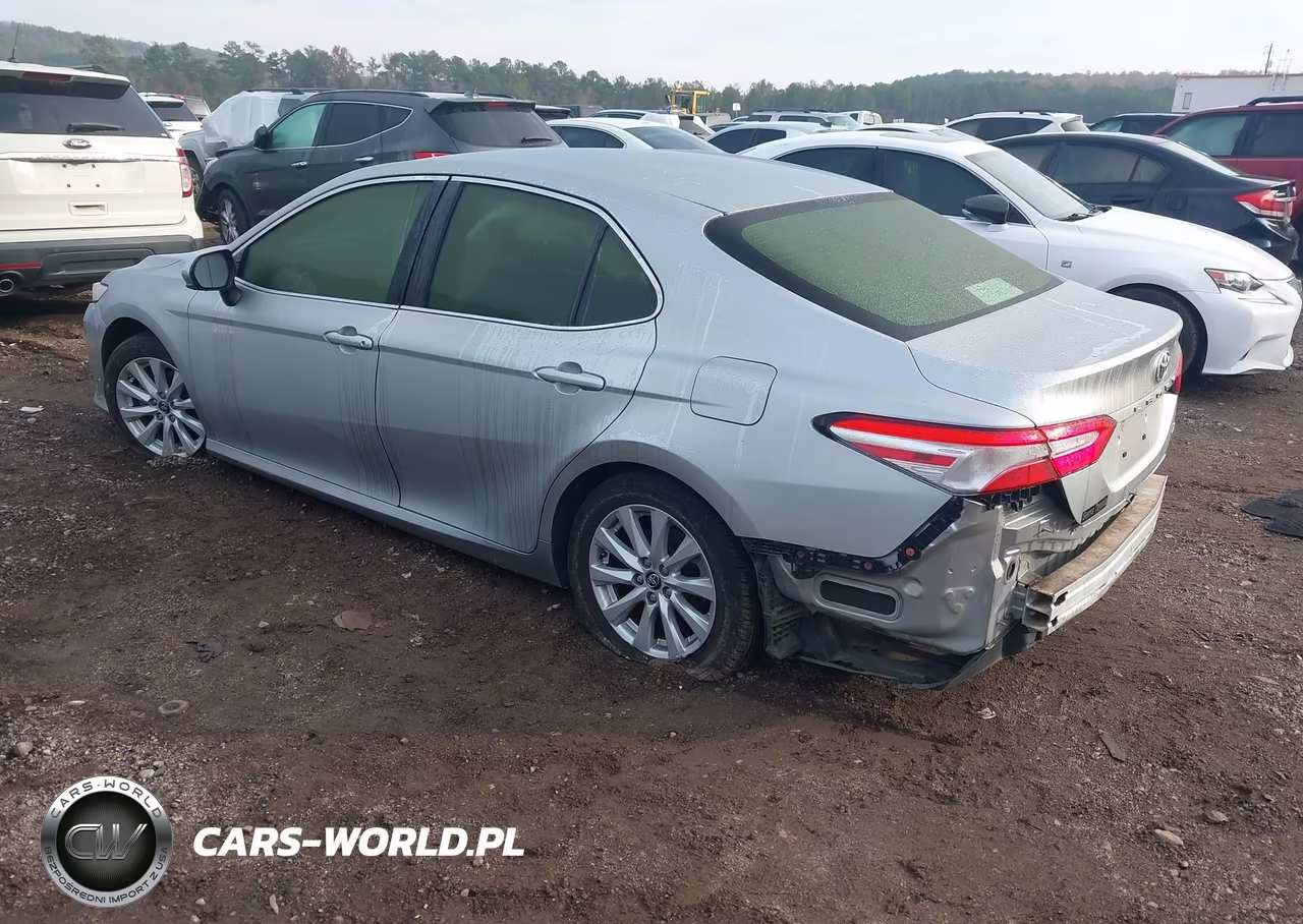 2018 Toyota Camry Le VIN:JTNB11HK7J3030206 - 3