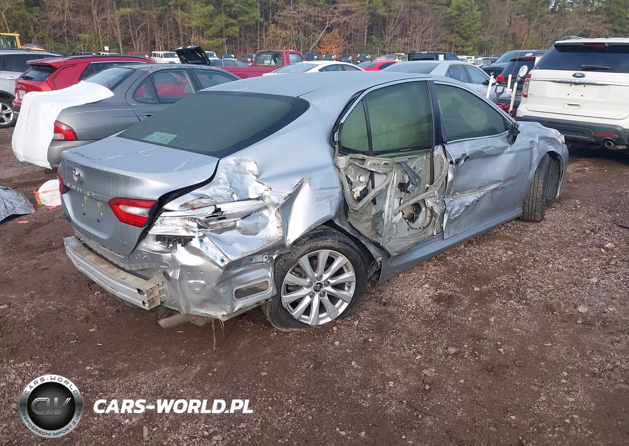 2018 Toyota Camry Le VIN:JTNB11HK7J3030206 - 4