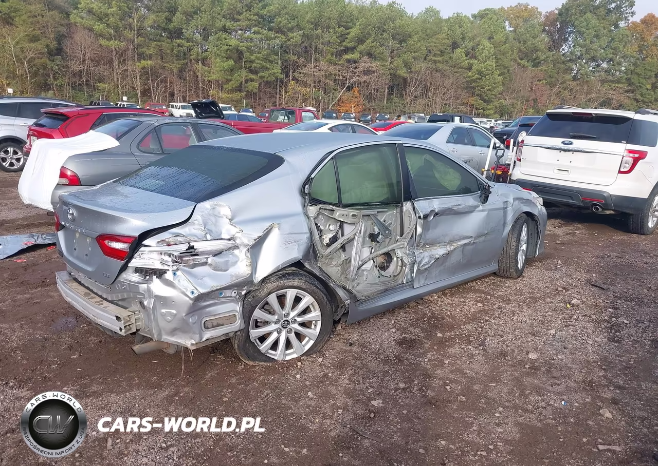 2018 Toyota Camry Le VIN:JTNB11HK7J3030206 - 6