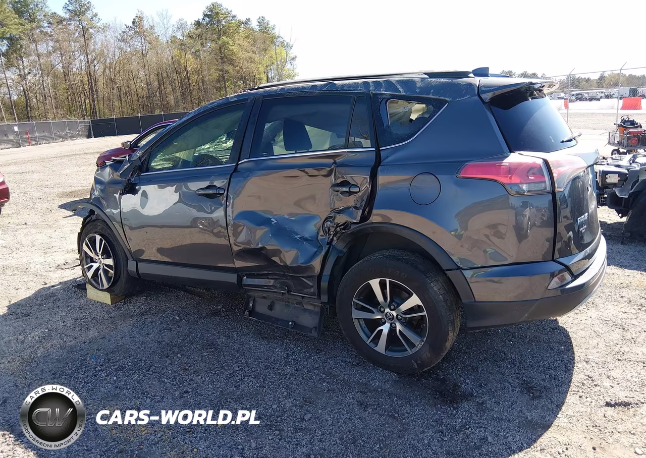 2018 Toyota Rav4 Xle VIN:JTMWFREV7JJ190649 - 3