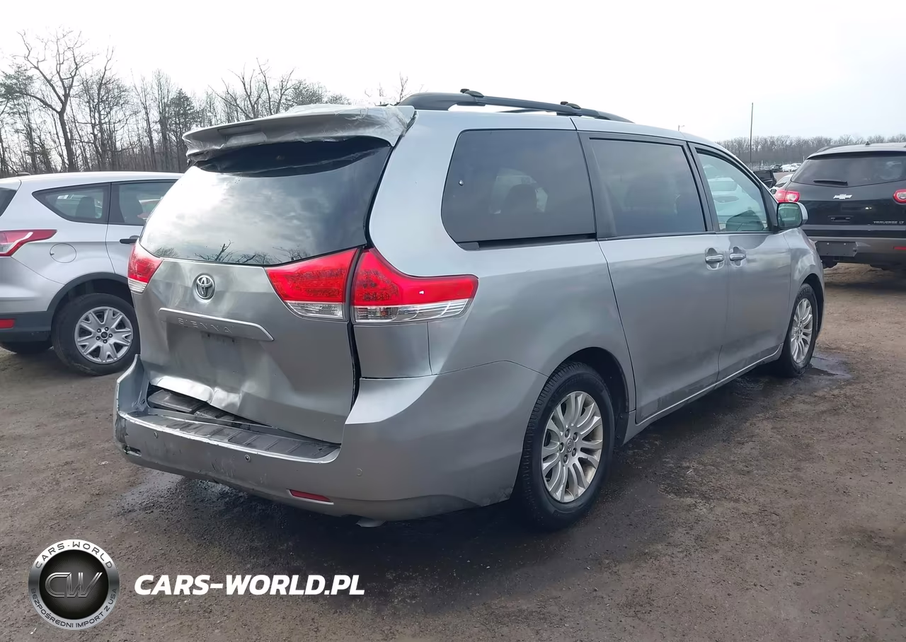 2014 Toyota Sienna Xle V6 8 Passenger VIN:5TDYK3DC4ES456803 - 4