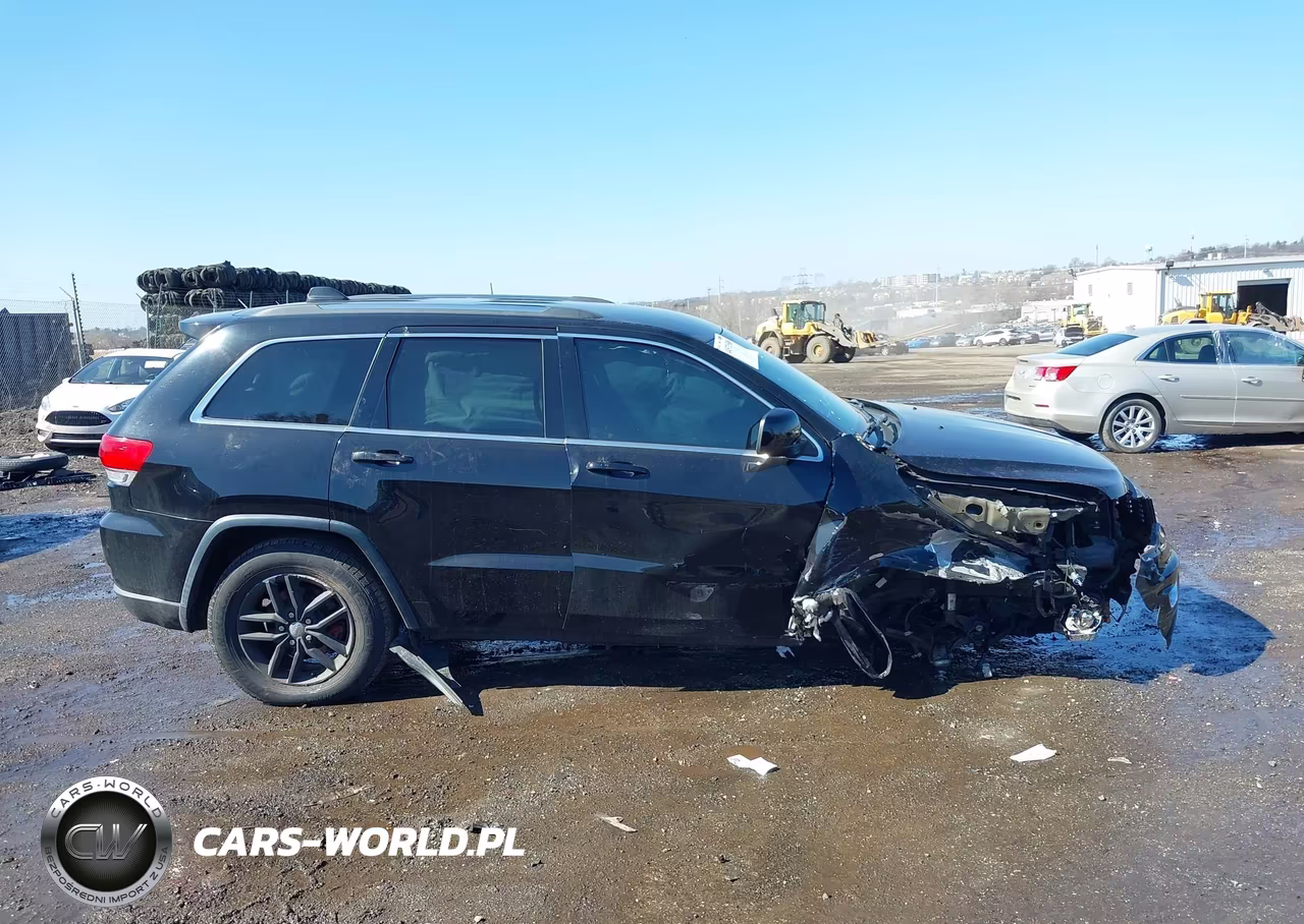 2017 Jeep Grand Cherokee Laredo 4X4 VIN:1C4RJFAG8HC682851 - 14