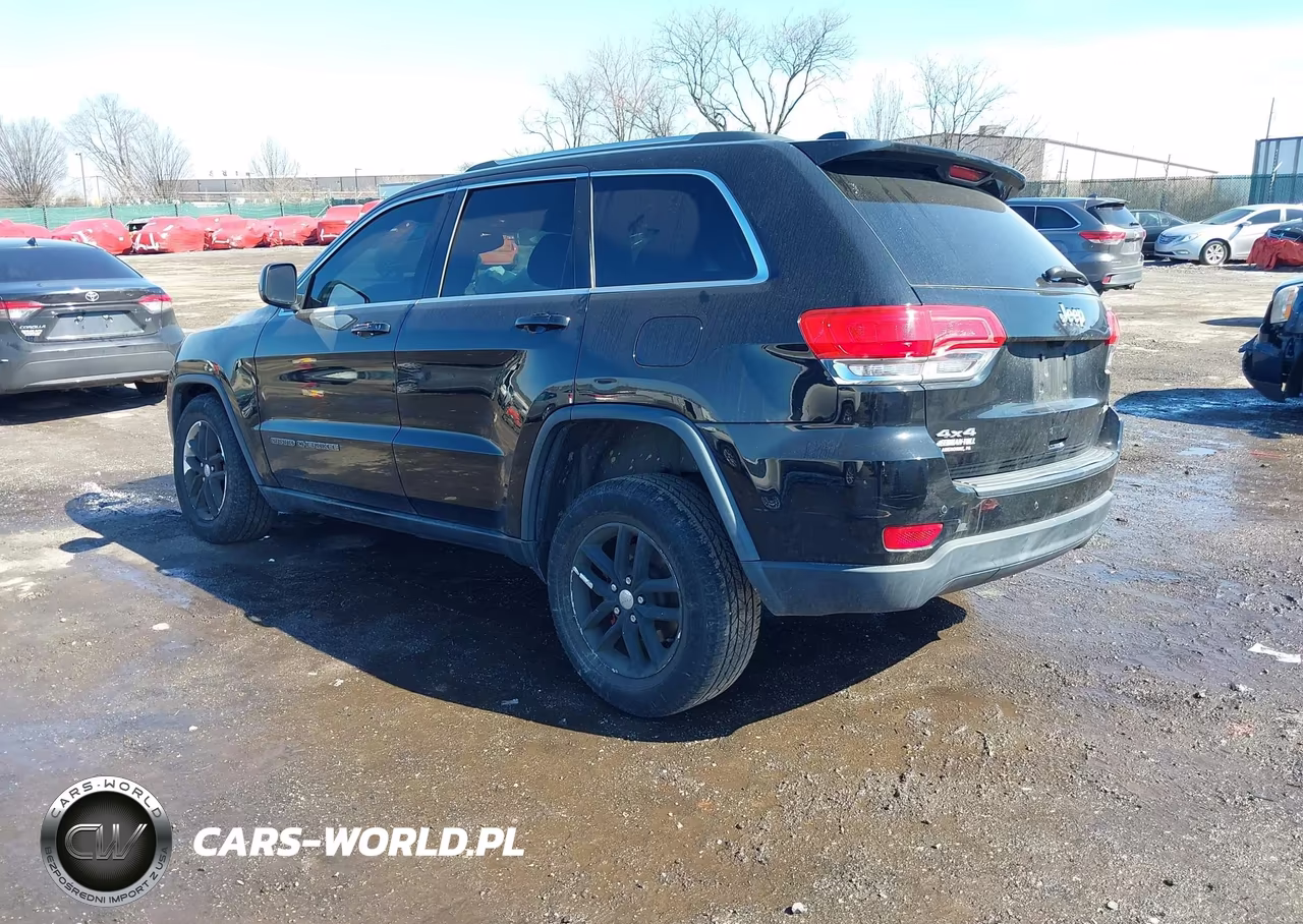 2017 Jeep Grand Cherokee Laredo 4X4 VIN:1C4RJFAG8HC682851 - 3