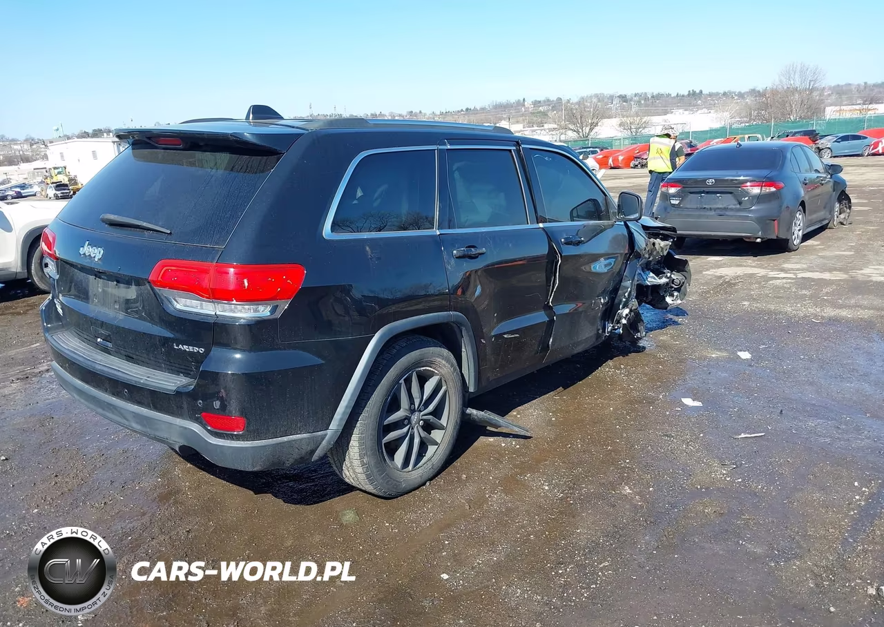 2017 Jeep Grand Cherokee Laredo 4X4 VIN:1C4RJFAG8HC682851 - 4