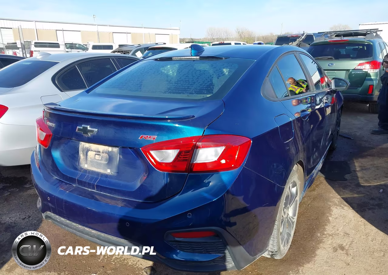 2019 Chevrolet Cruze Lt VIN:1G1BE5SM1K7129083 - 4