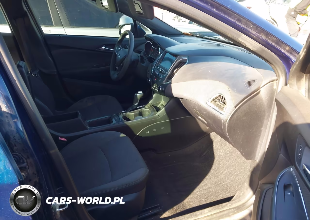 2019 Chevrolet Cruze Lt VIN:1G1BE5SM1K7129083 - 5