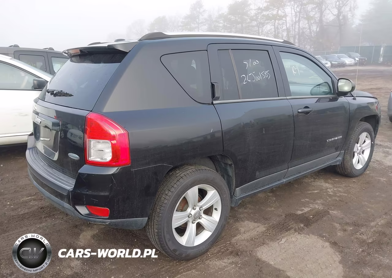 2013 Jeep Compass Latitude VIN:1C4NJDEB8DD248841 - 4