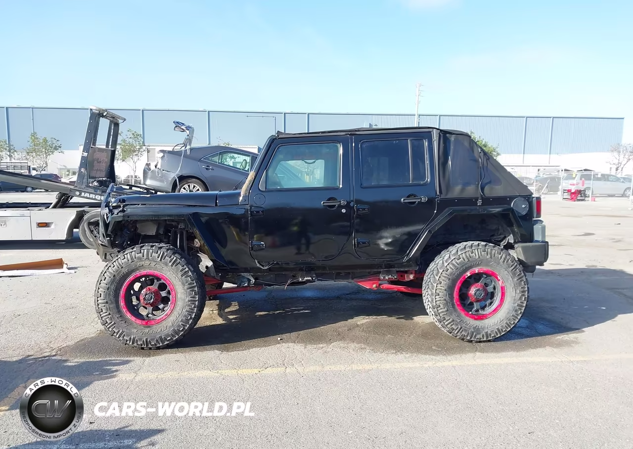 2013 Jeep Wrangler Unlimited Sahara VIN:1C4HJWEGXDL543448 - 14
