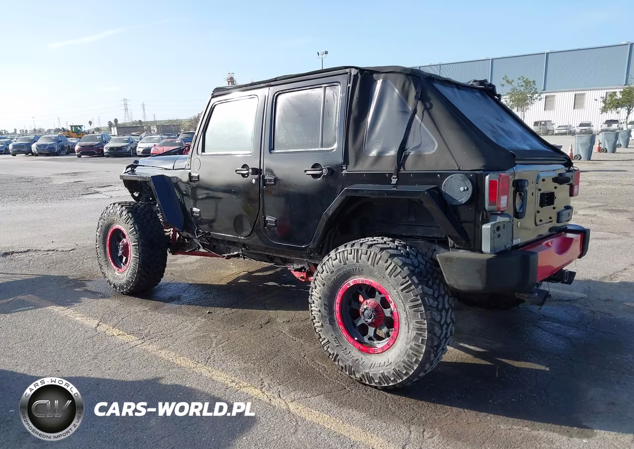 2013 Jeep Wrangler Unlimited Sahara VIN:1C4HJWEGXDL543448 - 3