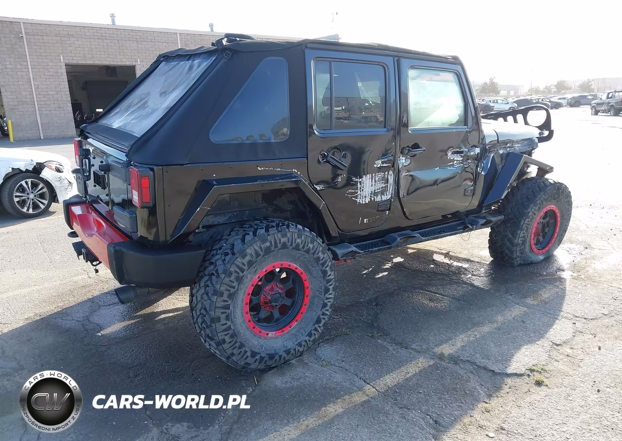 2013 Jeep Wrangler Unlimited Sahara VIN:1C4HJWEGXDL543448 - 4