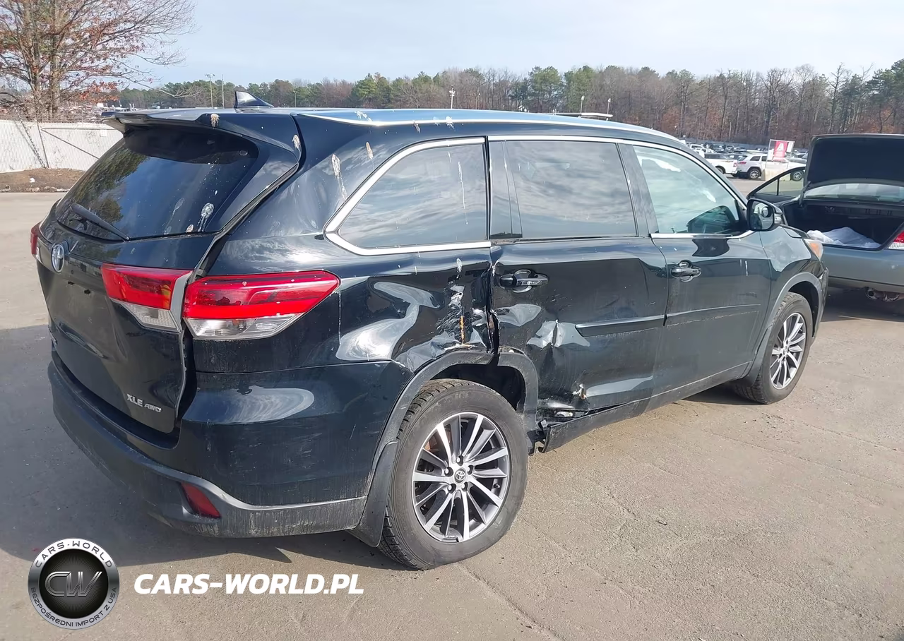 2017 Toyota Highlander Xle VIN:5TDJZRFH7HS473625 - 4