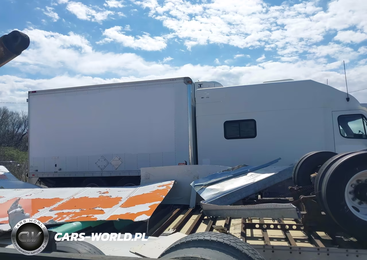2015 Freightliner Cascadia 113 VIN:1FVAGADV7FLGE1040 - 13