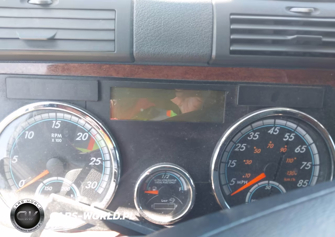 2015 Freightliner Cascadia 113 VIN:1FVAGADV7FLGE1040 - 5