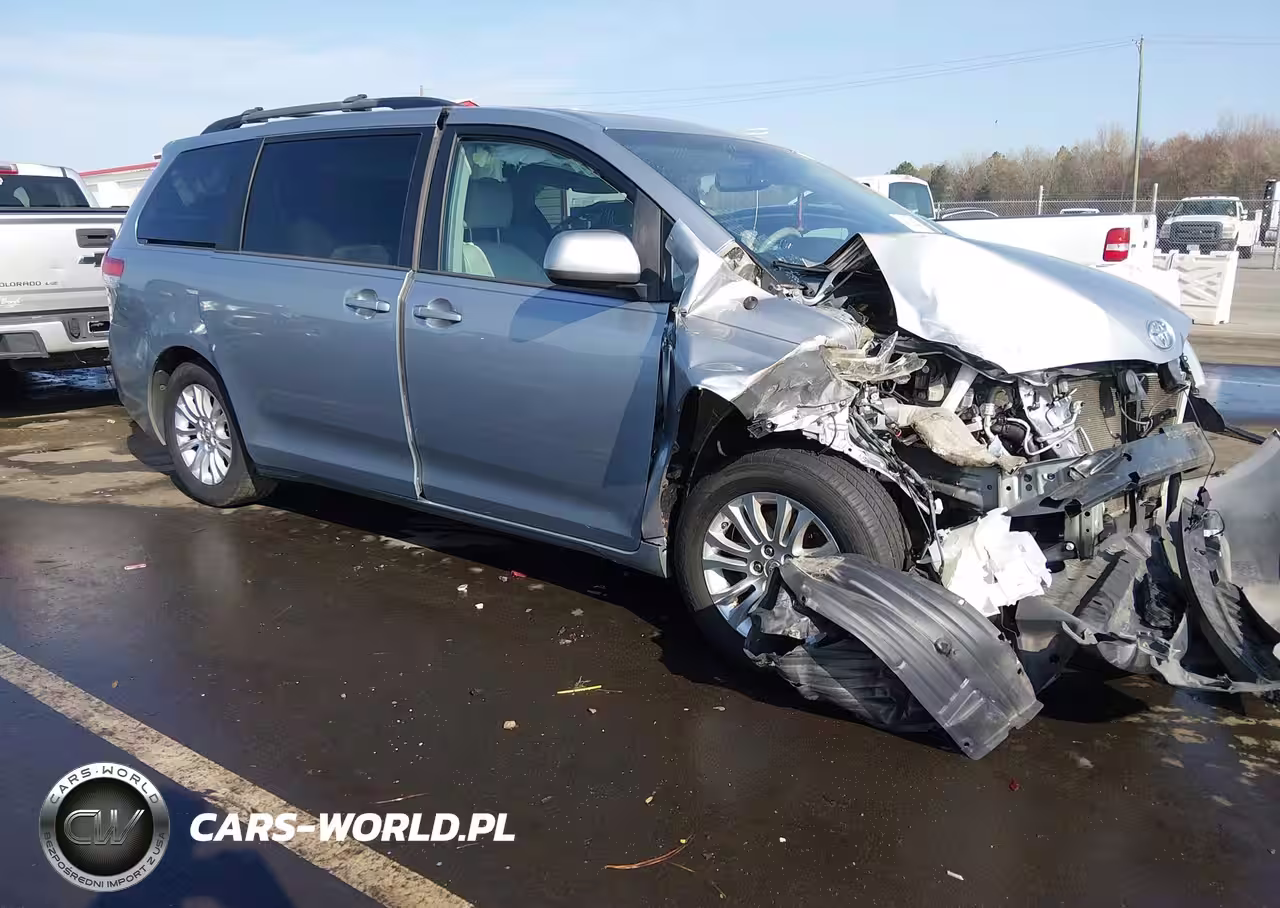 2013 Toyota Sienna Xle V6 8 Passenger