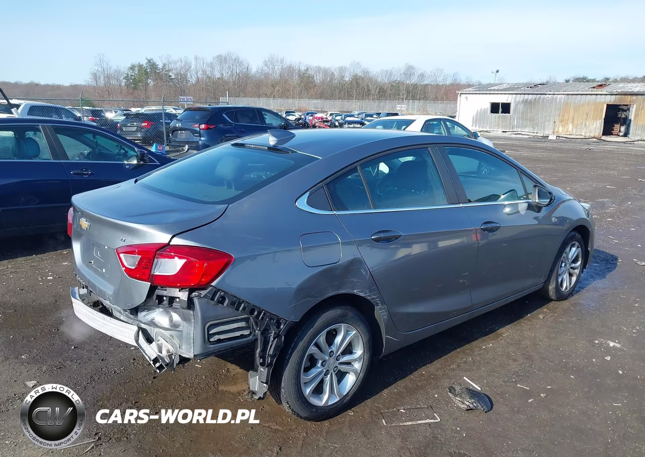 2019 Chevrolet Cruze Lt VIN:1G1BE5SMXK7139045 - 4