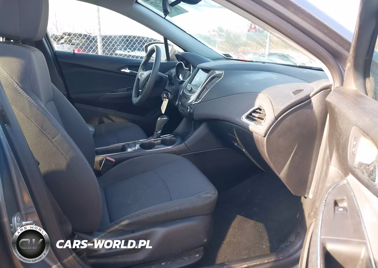 2019 Chevrolet Cruze Lt VIN:1G1BE5SMXK7139045 - 5