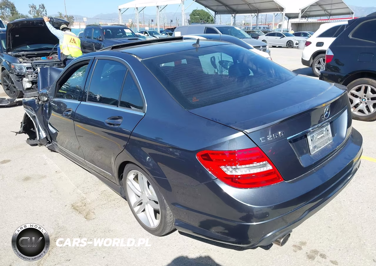 2013 Mercedes-Benz C 250 Sport VIN:WDDGF4HB8DA818916 - 3