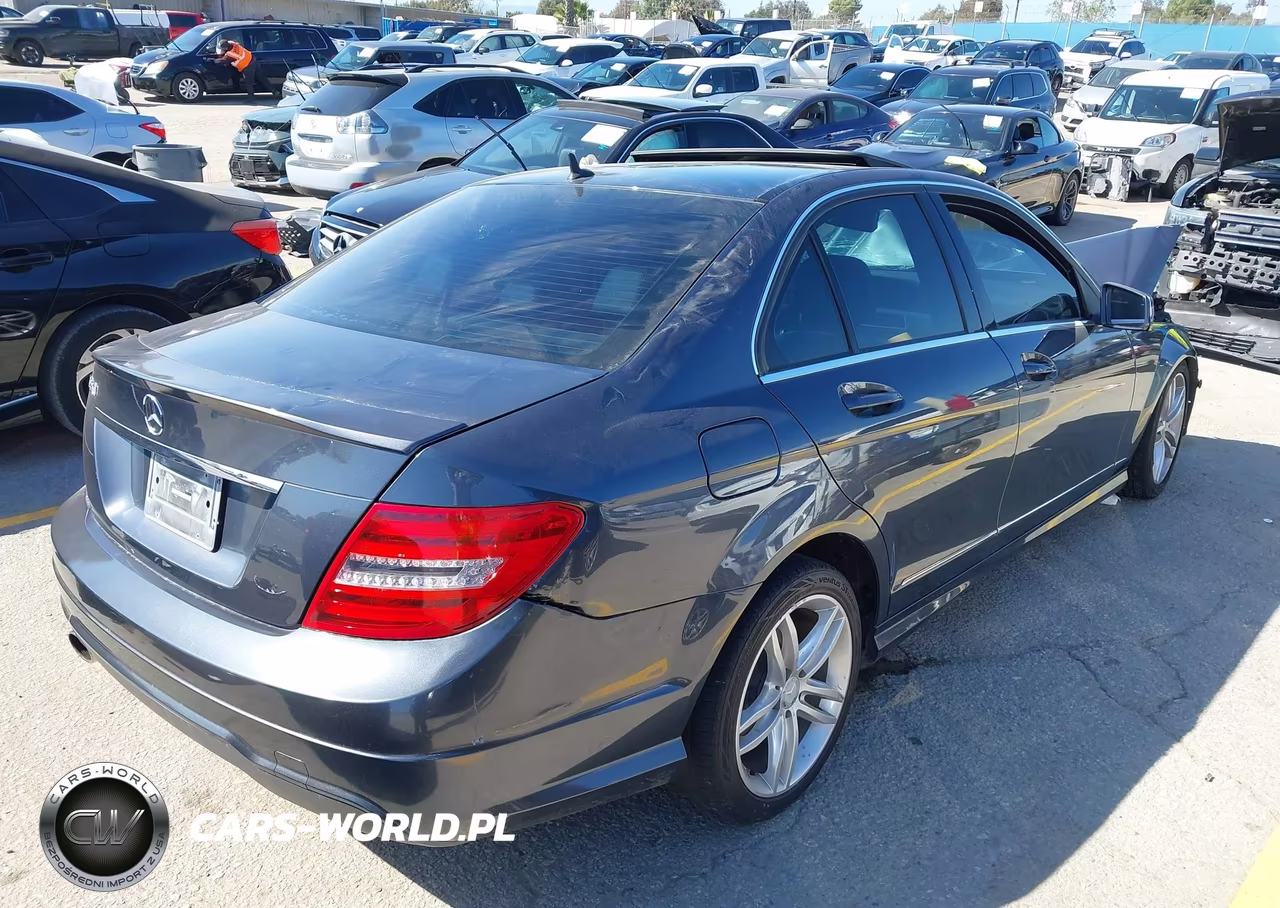 2013 Mercedes-Benz C 250 Sport VIN:WDDGF4HB8DA818916 - 4