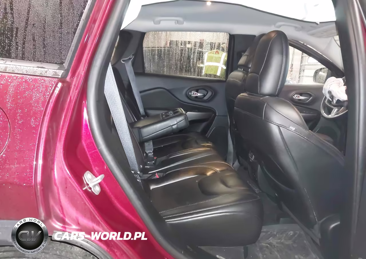 2019 Jeep Cherokee Latitude Plus 4X4 VIN:1C4PJMLB8KD181778 - 8