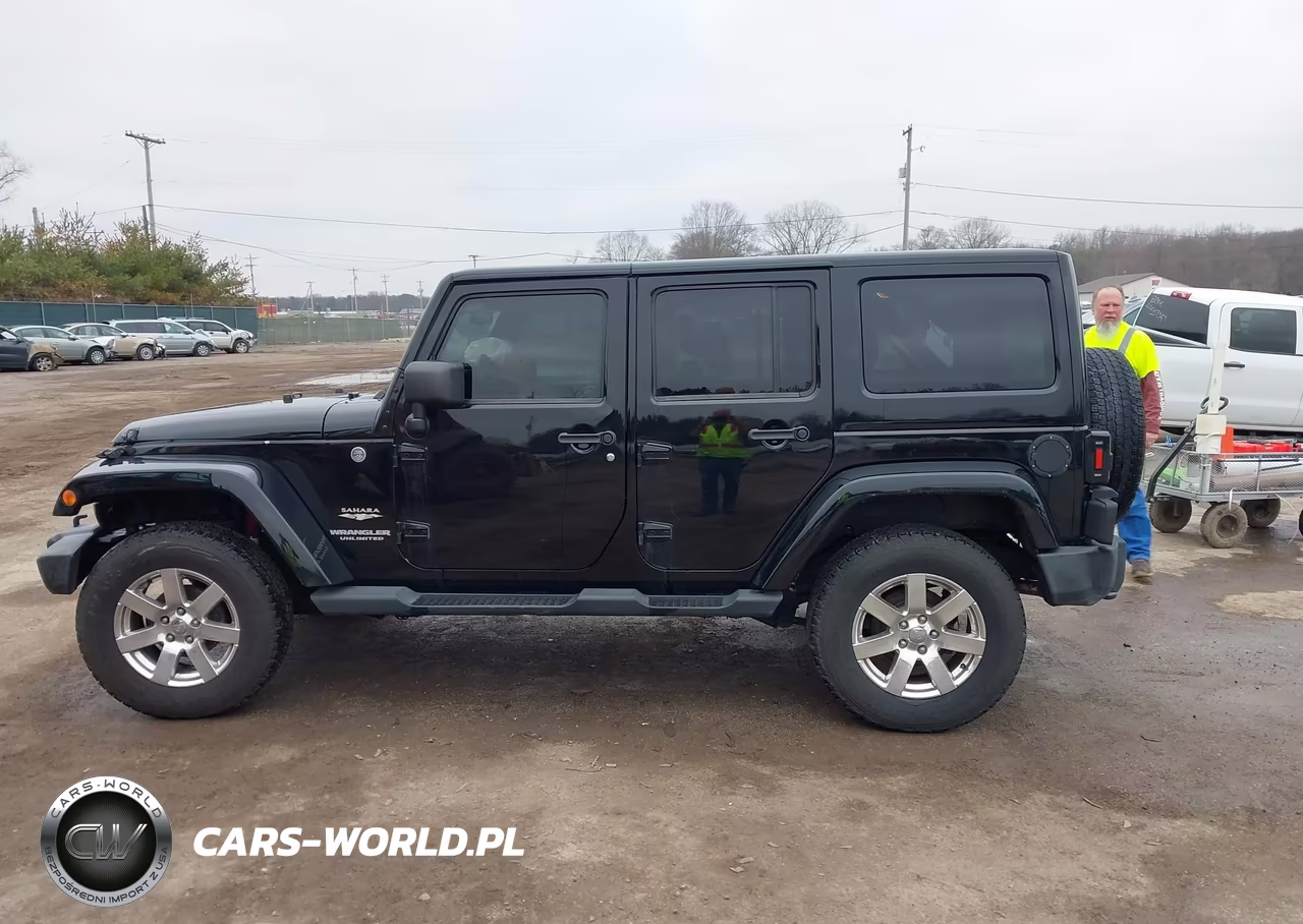 2012 Jeep Wrangler Unlimited Sahara VIN:1C4BJWEG9CL132305 - 14