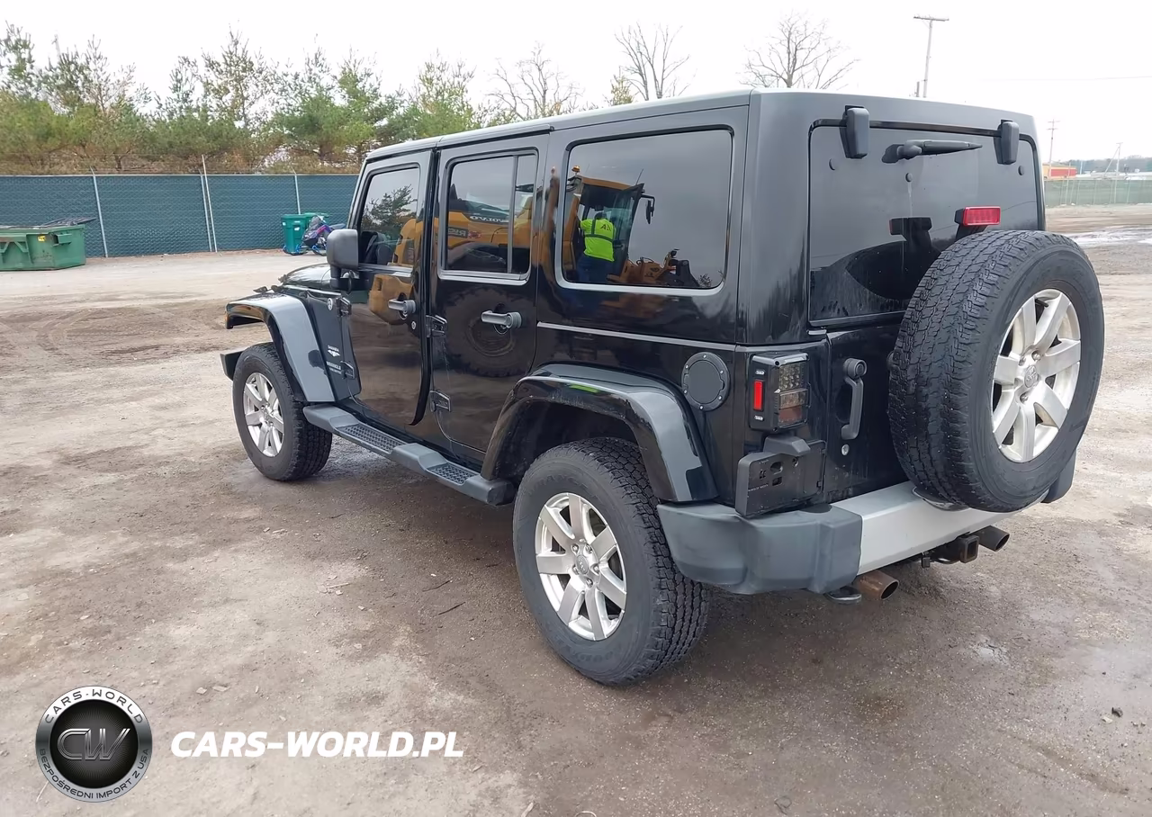 2012 Jeep Wrangler Unlimited Sahara VIN:1C4BJWEG9CL132305 - 3