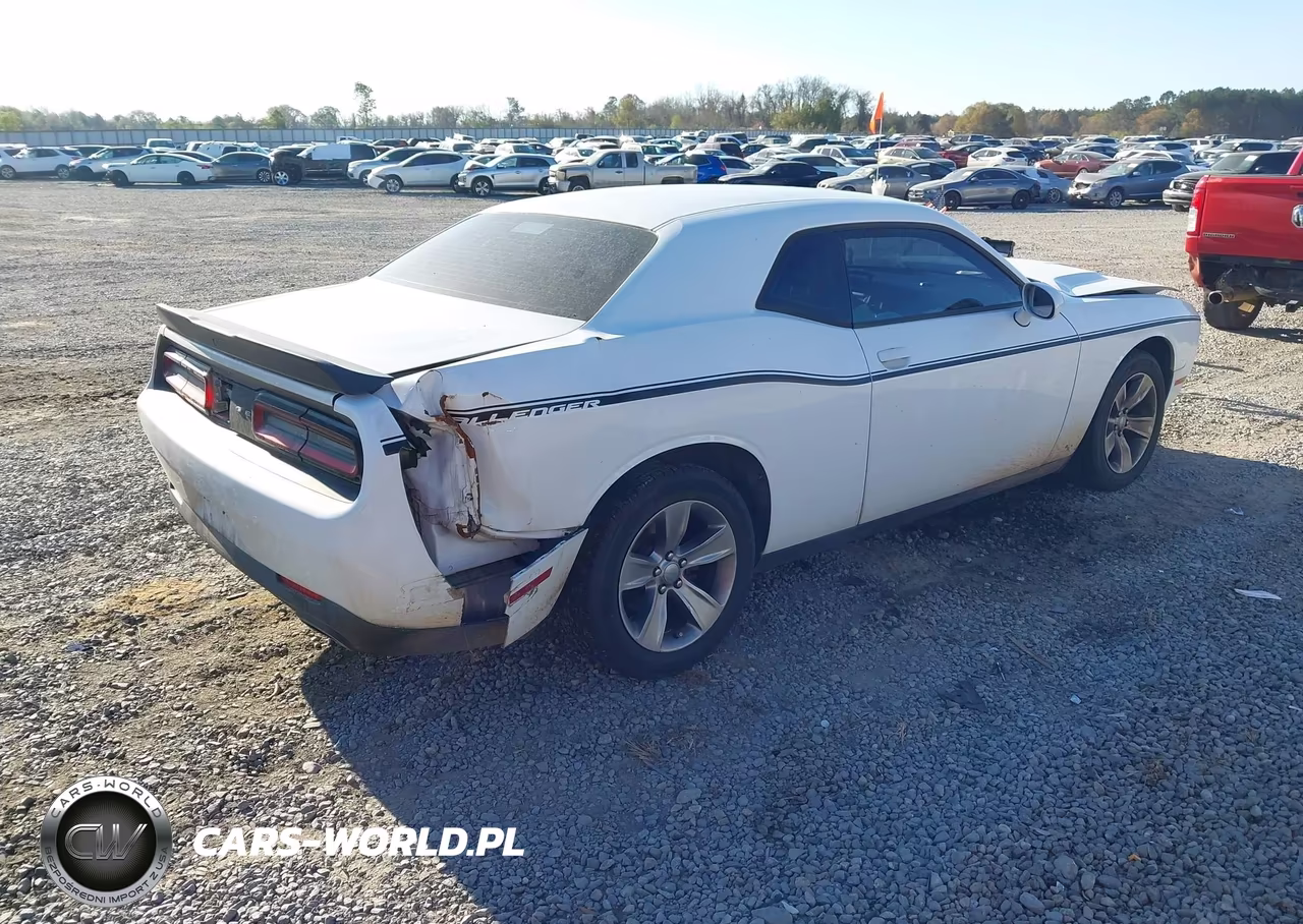2017 Dodge Challenger Sxt VIN:2C3CDZAG4HH666176 - 4