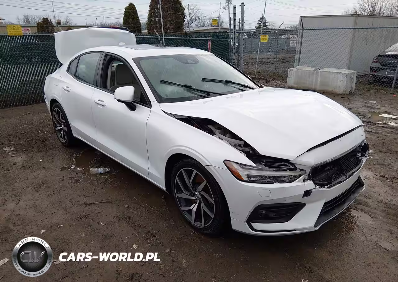 2020 Volvo S60 T6 Momentum