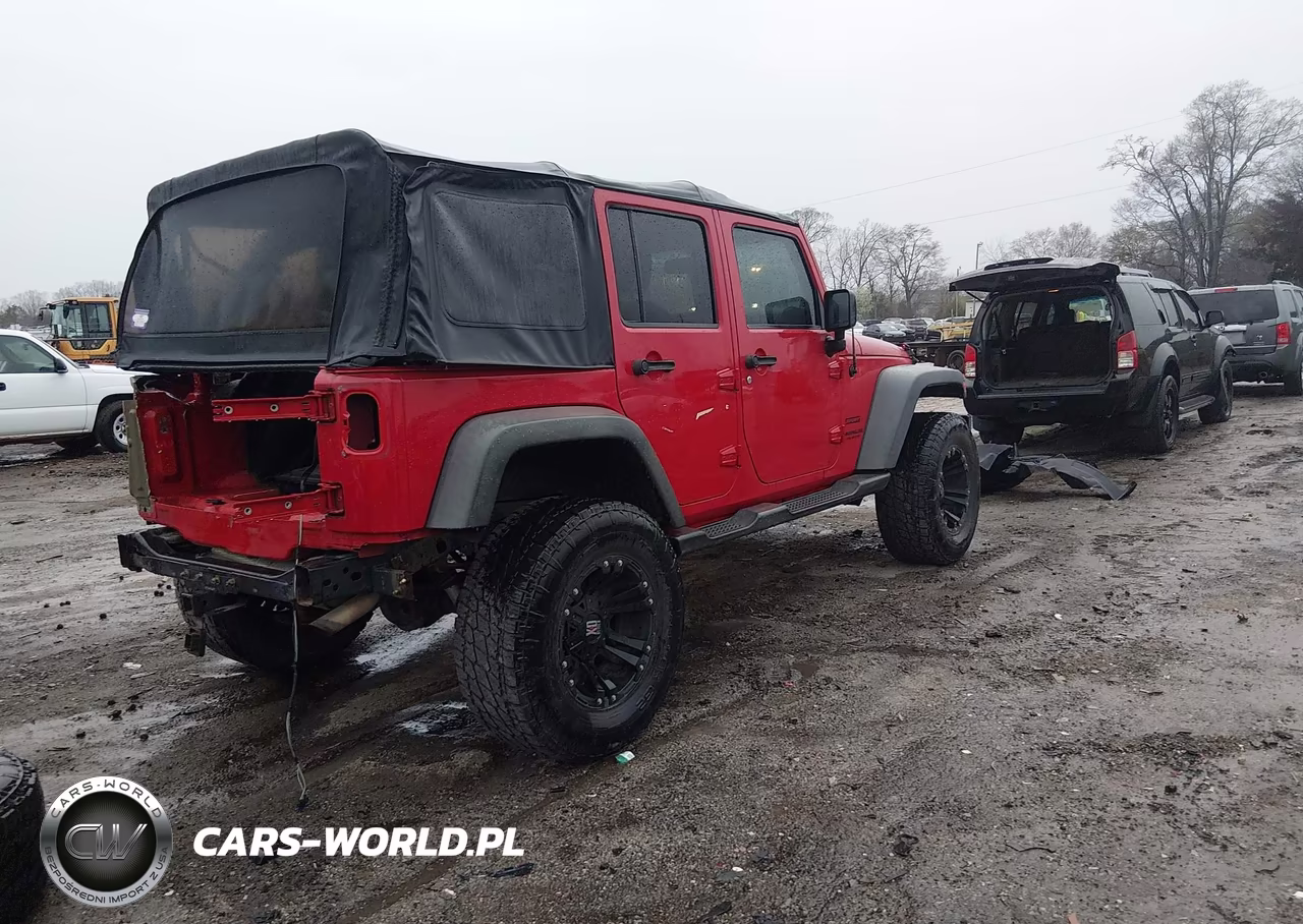2014 Jeep Wrangler Unlimited Sport VIN:1C4BJWDG9EL139632 - 4
