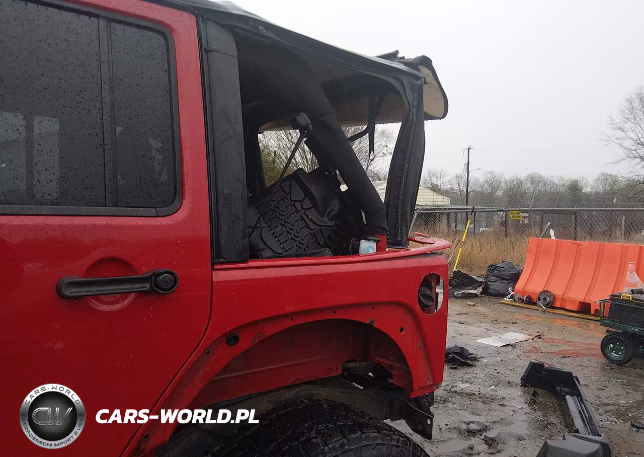 2014 Jeep Wrangler Unlimited Sport VIN:1C4BJWDG9EL139632 - 6