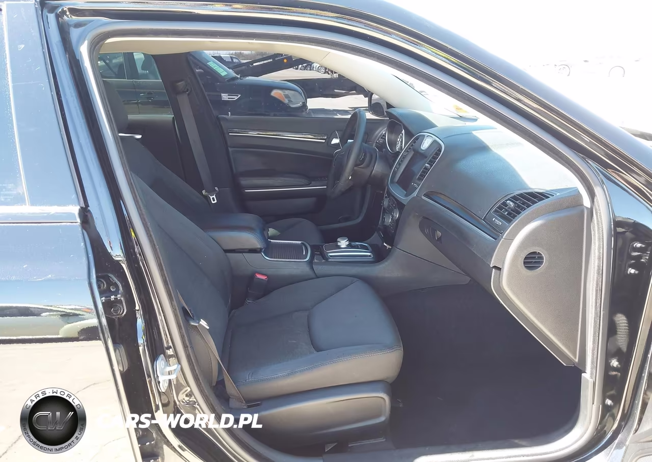 2023 Chrysler 300 Touring VIN:2C3CCAAG8PH552393 - 5