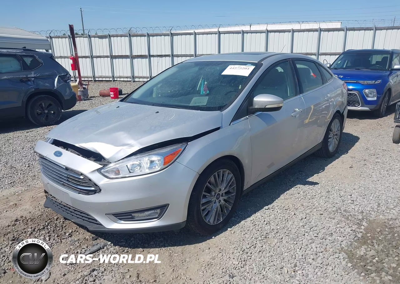 2017 Ford Focus Titanium VIN:1FADP3J24HL268368 - 2