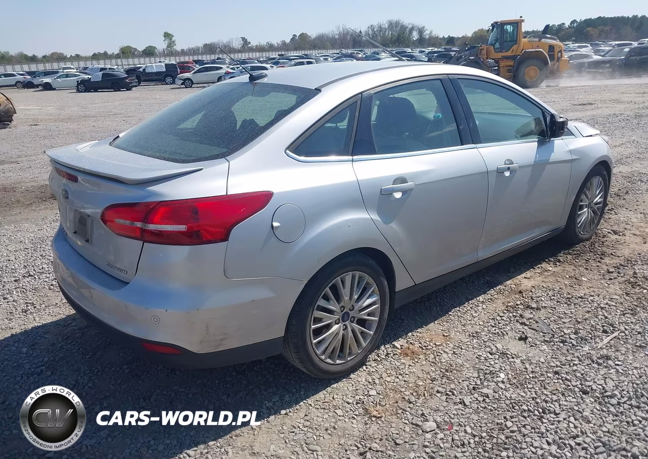 2017 Ford Focus Titanium VIN:1FADP3J24HL268368 - 4