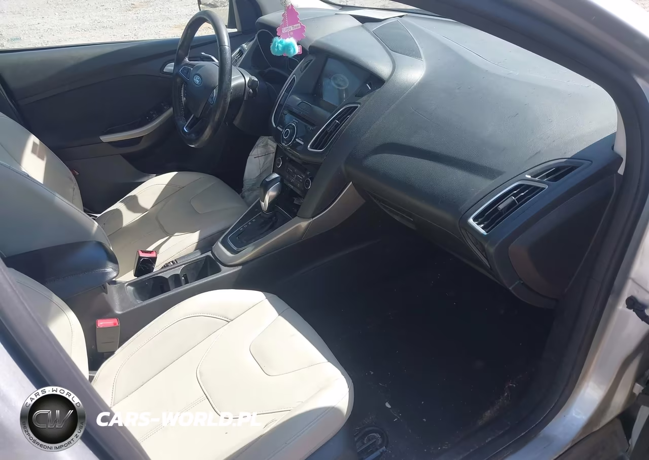 2017 Ford Focus Titanium VIN:1FADP3J24HL268368 - 5