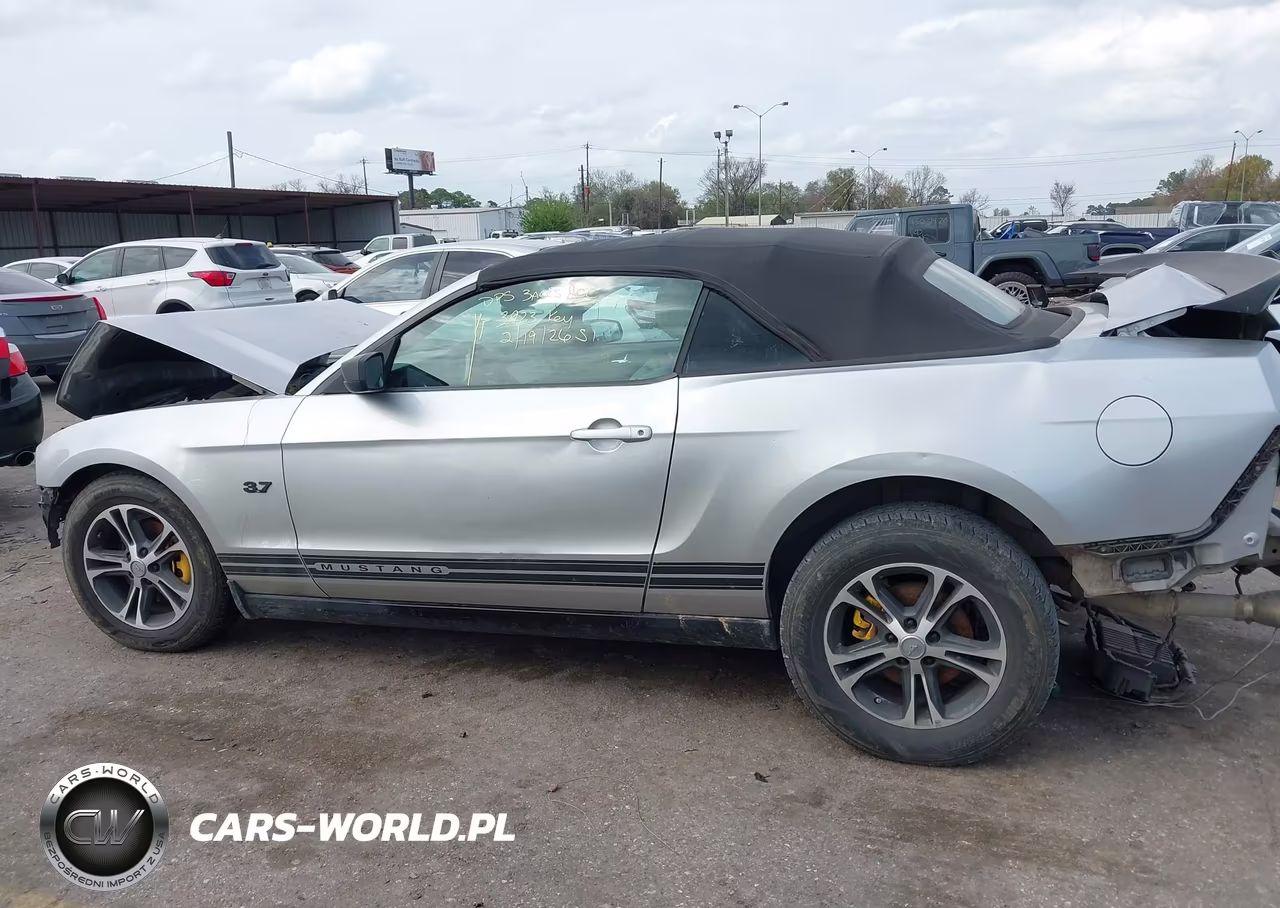 2014 Ford Mustang V6 Premium VIN:1ZVBP8EM8E5233923 - 14