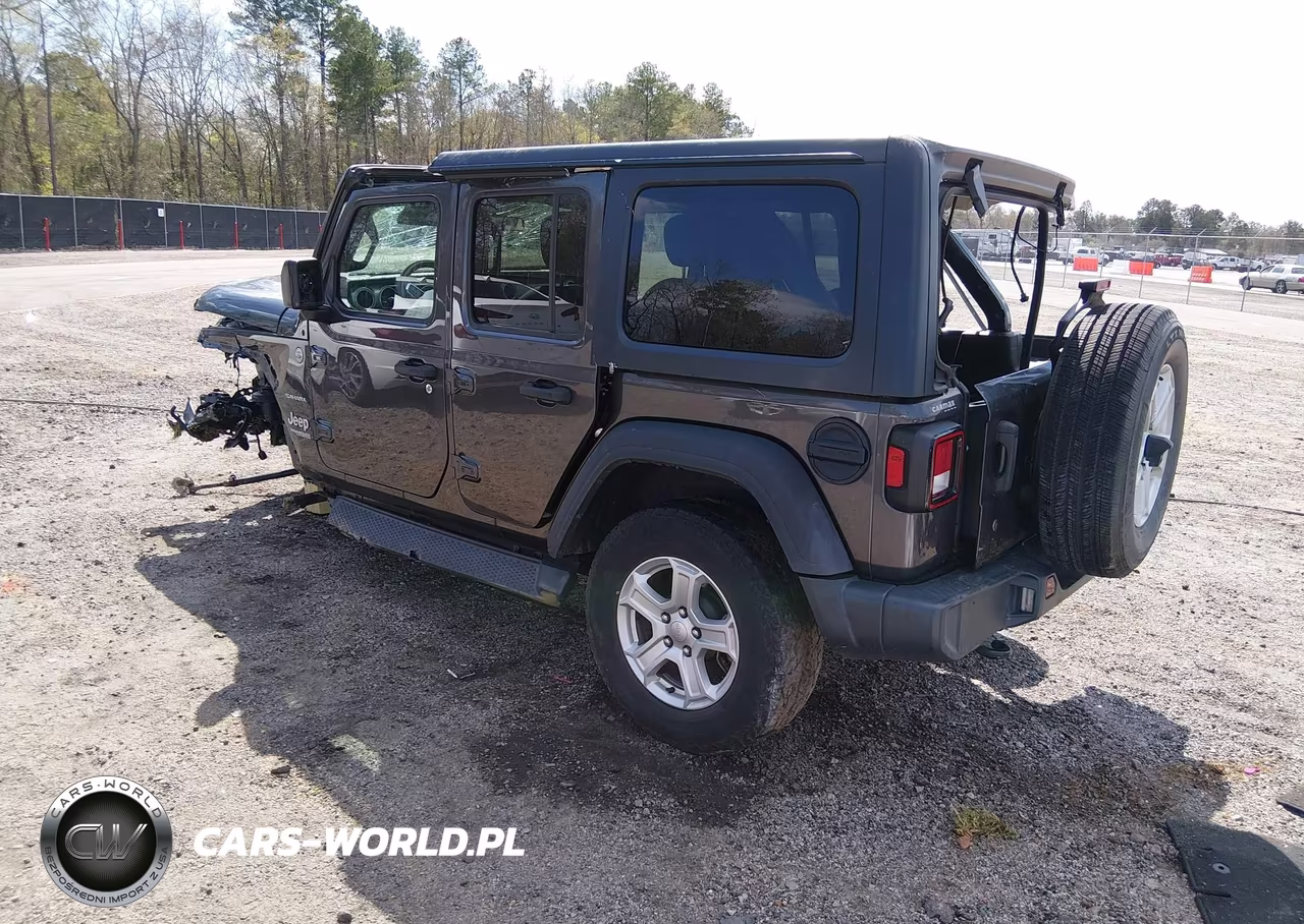 2020 Jeep Wrangler Unlimited Sahara 4X4 VIN:1C4HJXEN0LW198996 - 3