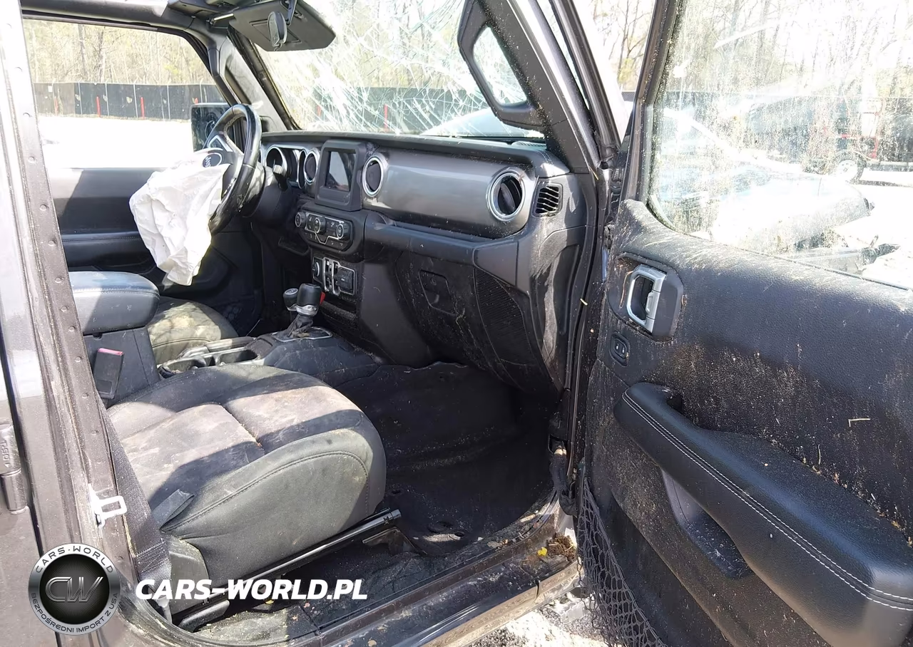 2020 Jeep Wrangler Unlimited Sahara 4X4 VIN:1C4HJXEN0LW198996 - 5