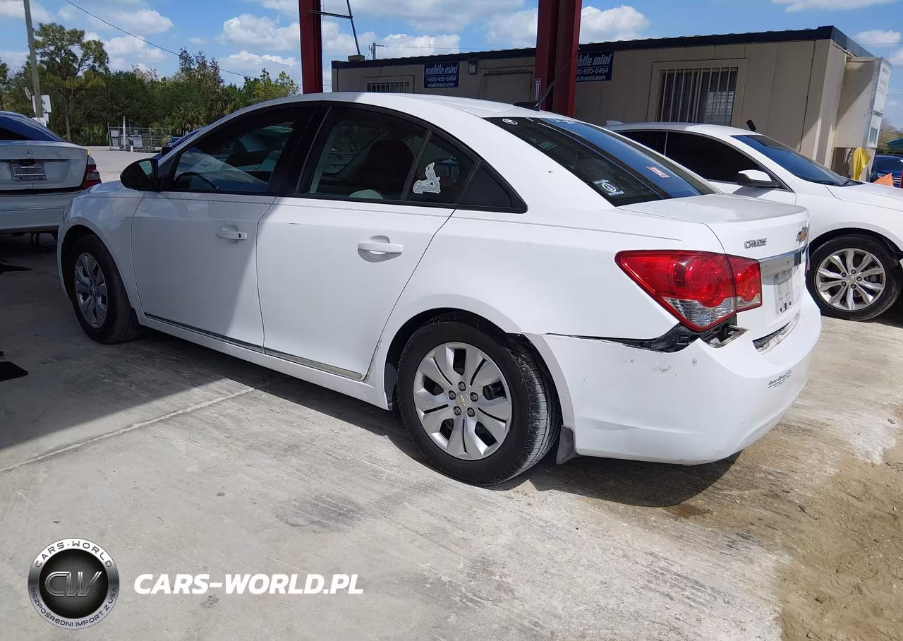 2014 Chevrolet Cruze Ls Auto VIN:1G1PA5SH7E7215006 - 3