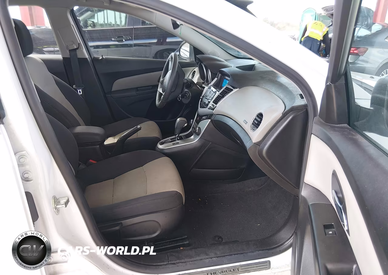 2014 Chevrolet Cruze Ls Auto VIN:1G1PA5SH7E7215006 - 5