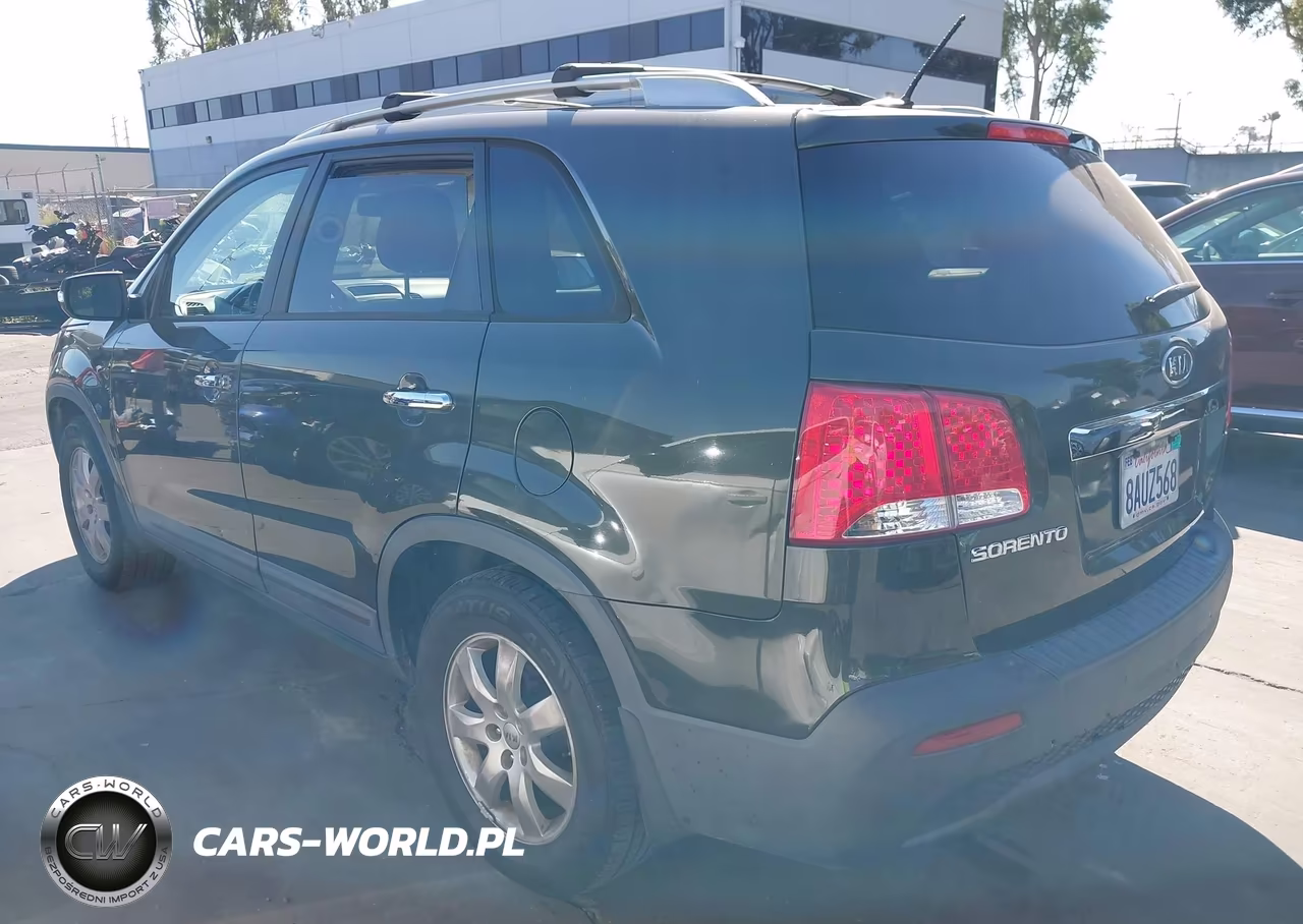 2013 Kia Sorento Lx V6 VIN:5XYKT4A25DG332250 - 3