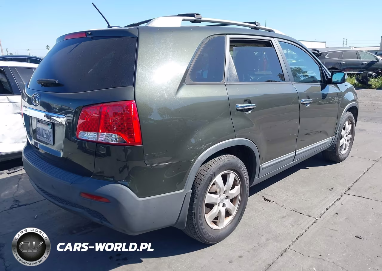 2013 Kia Sorento Lx V6 VIN:5XYKT4A25DG332250 - 4