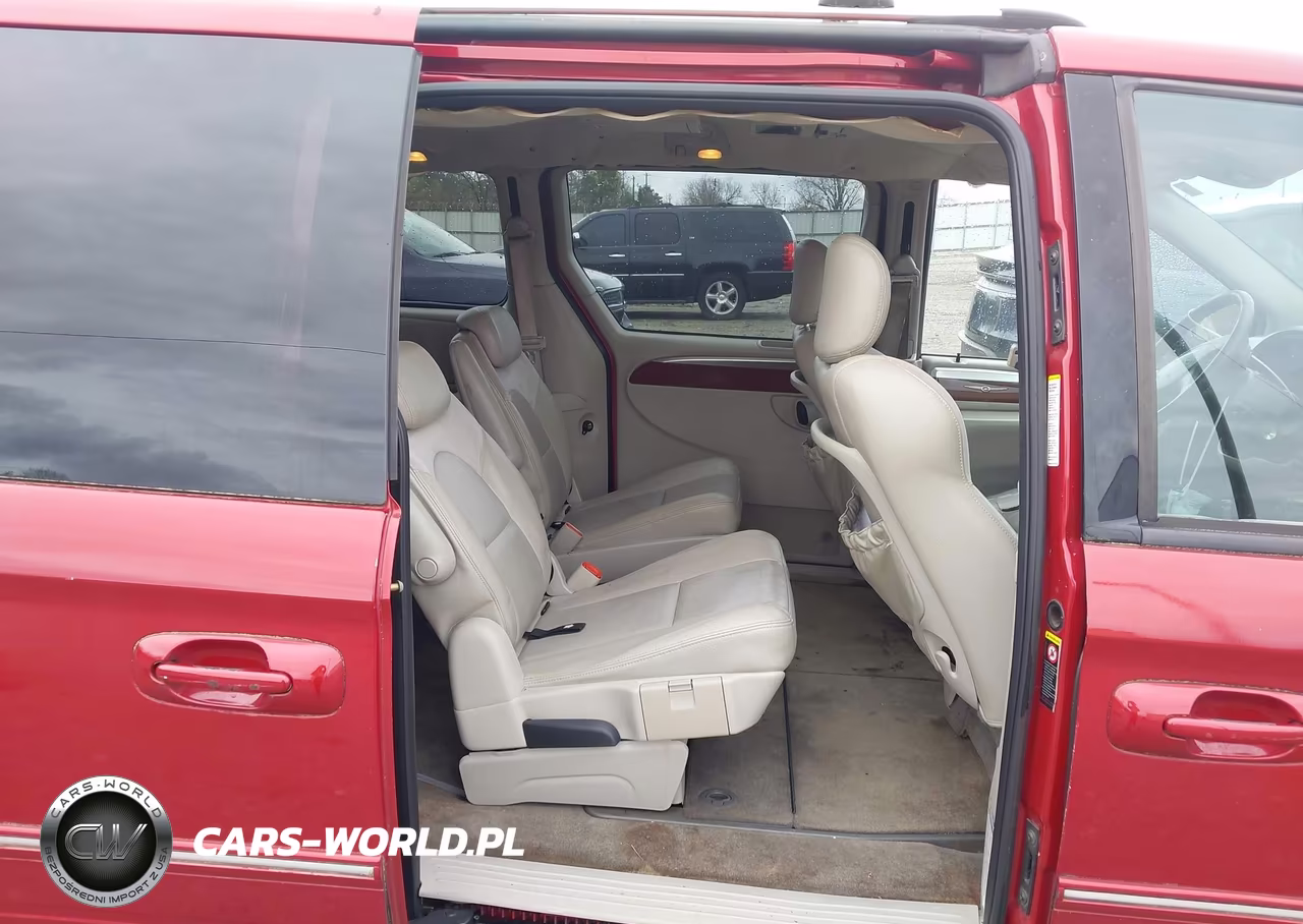 2005 Chrysler Town & Country Limited VIN:2C8GP64L45R321584 - 8