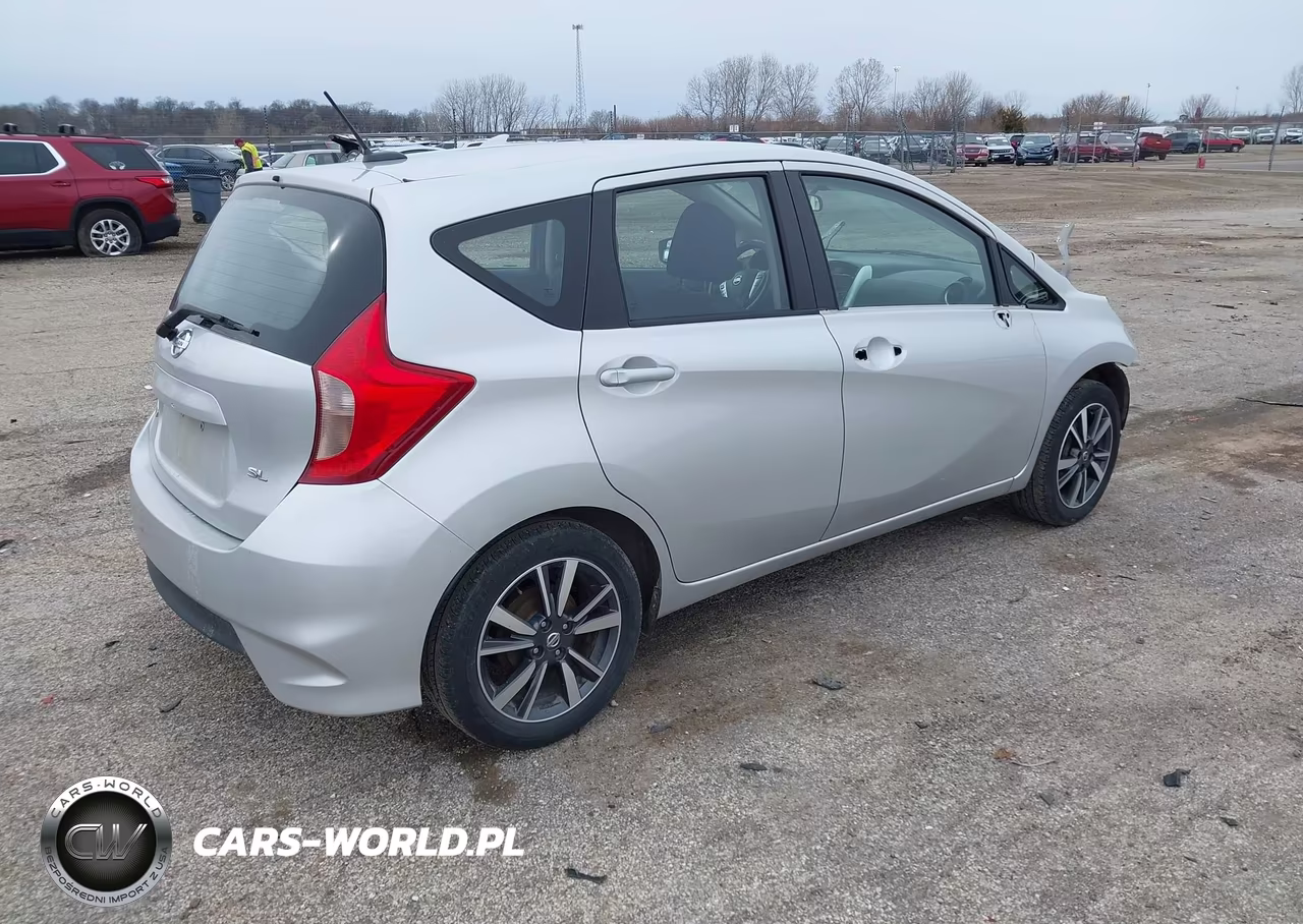 2017 Nissan Versa Note Sl VIN:3N1CE2CP9HL355852 - 4