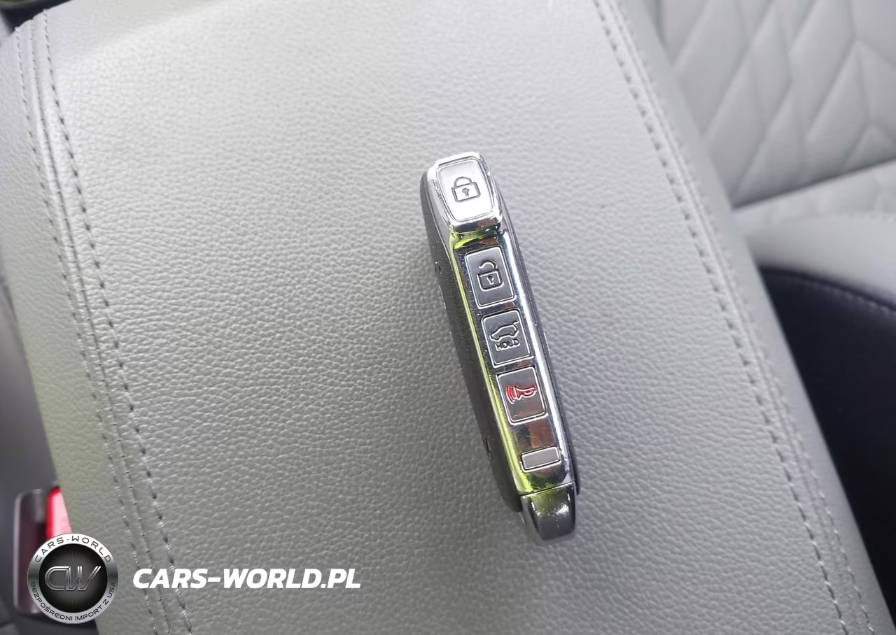 2025 Kia Sportage Plug-In Hybrid X-Line VIN:KNDPYDDH0S7228945 - 11