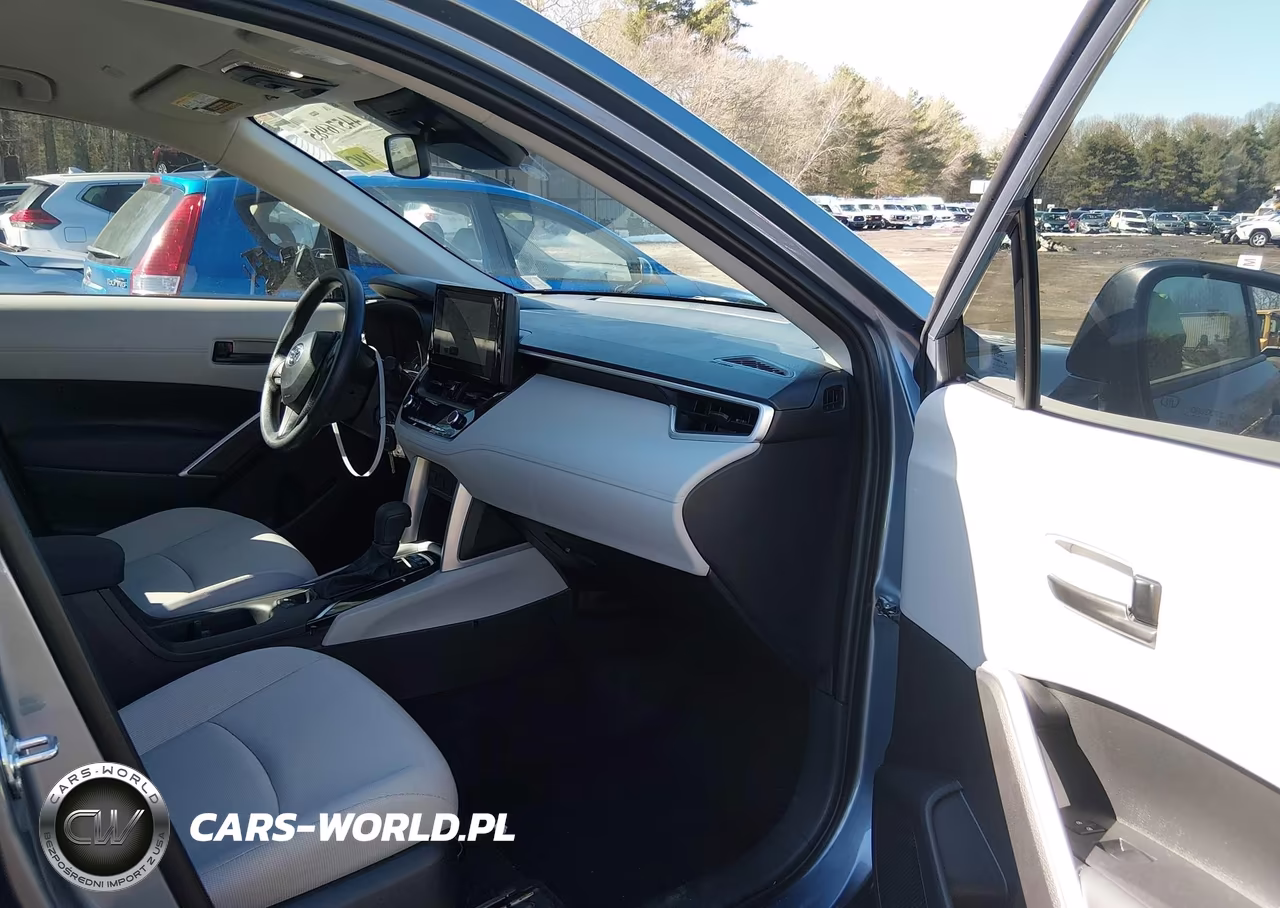 2025 Toyota Corolla Cross L VIN:7MUAAABG3SV130331 - 5
