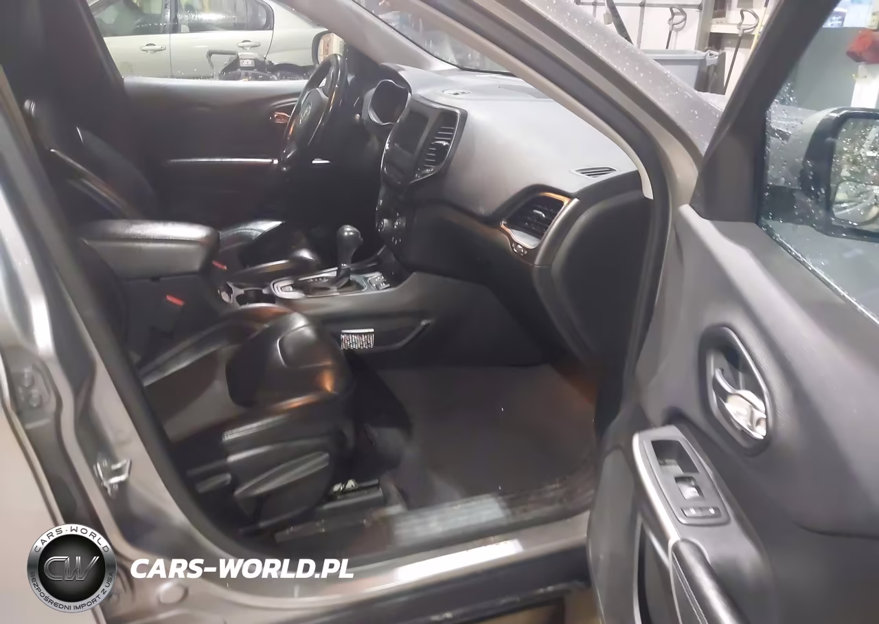 2019 Jeep Cherokee Latitude Plus Fwd VIN:1C4PJLLB5KD184597 - 5
