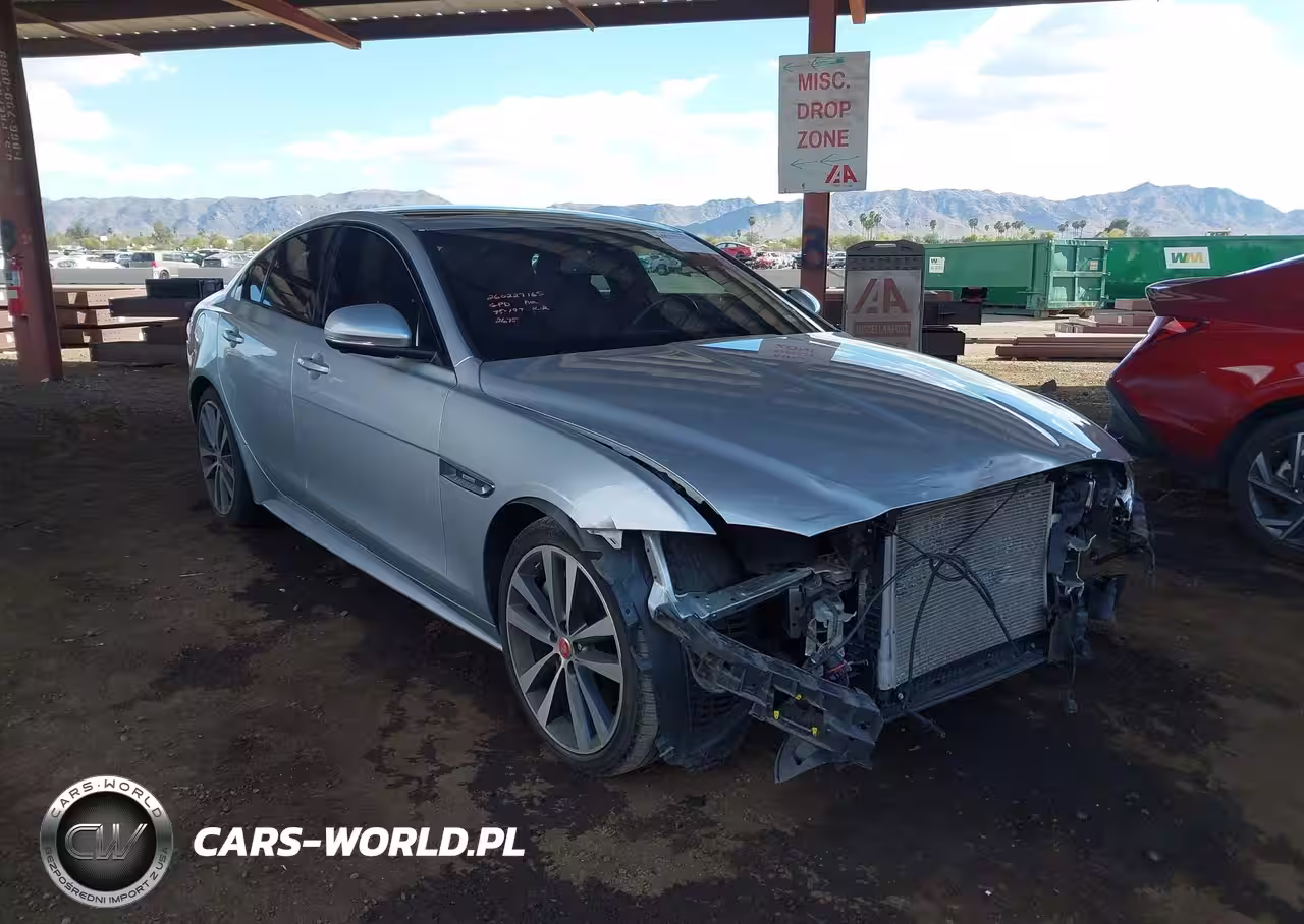 2017 Jaguar Xe 35T R-Sport