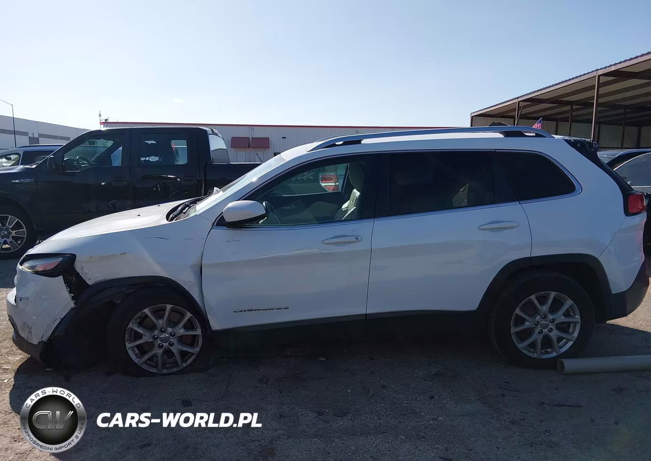 2016 Jeep Cherokee Latitude VIN:1C4PJLCS4GW363712 - 14