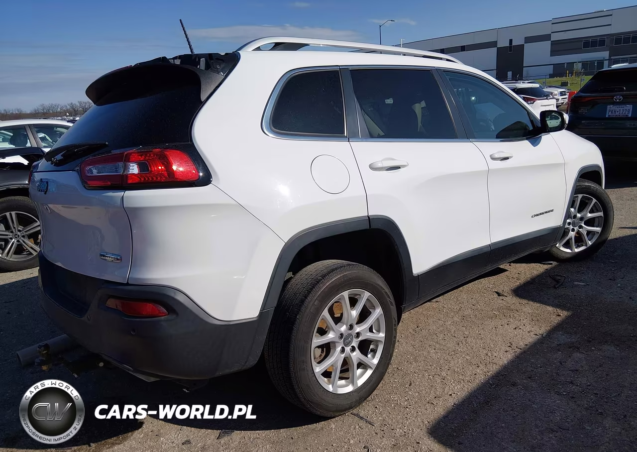 2016 Jeep Cherokee Latitude VIN:1C4PJLCS4GW363712 - 4